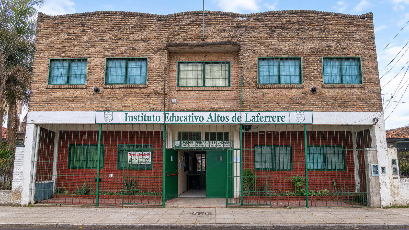 Frente del Instituto Educativo Altos de Laferrere